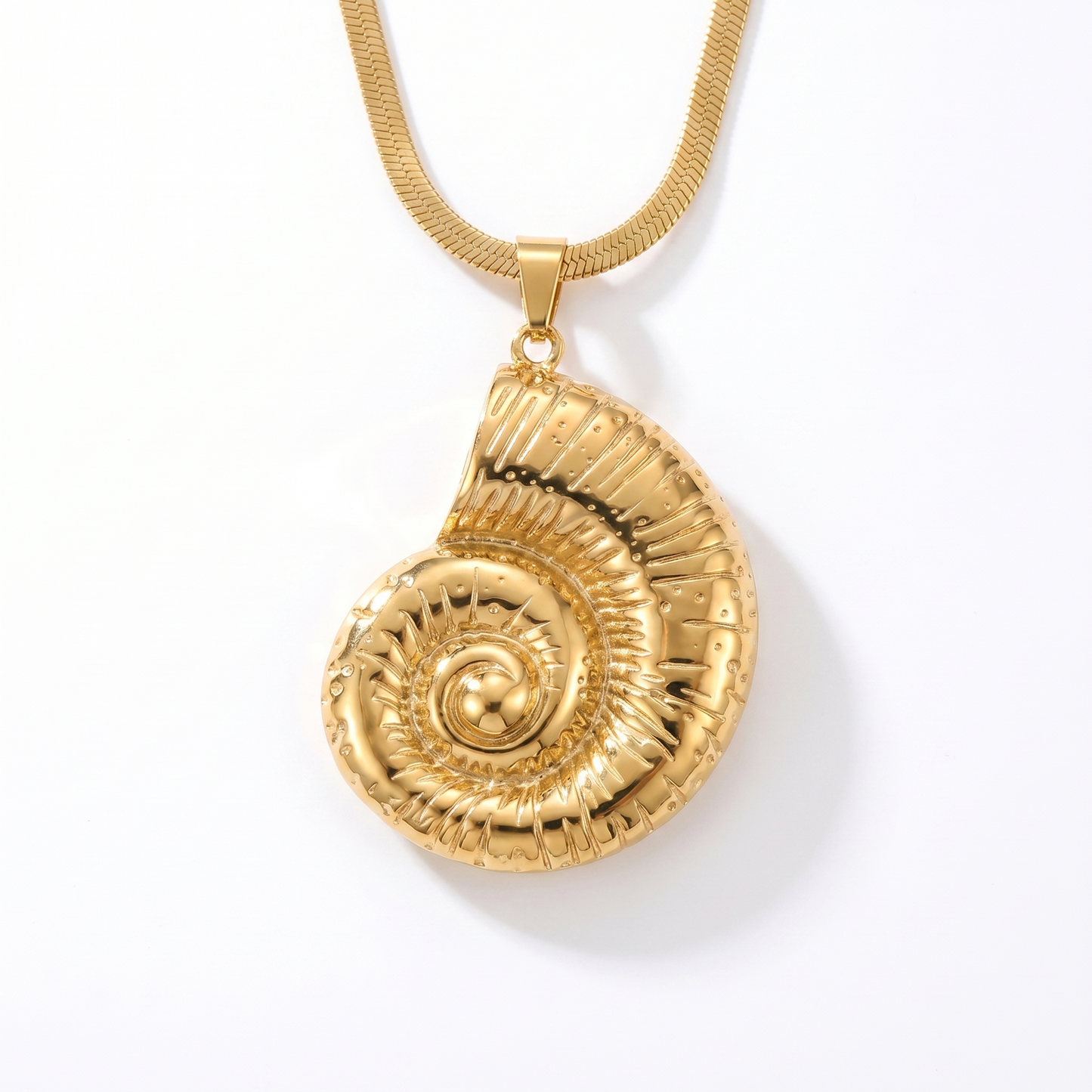 Sirène — Mermaid & Conch Pendant Necklace